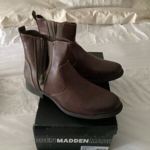 Steve Madden new in the box men’s size 13 brown faux leather zip boots